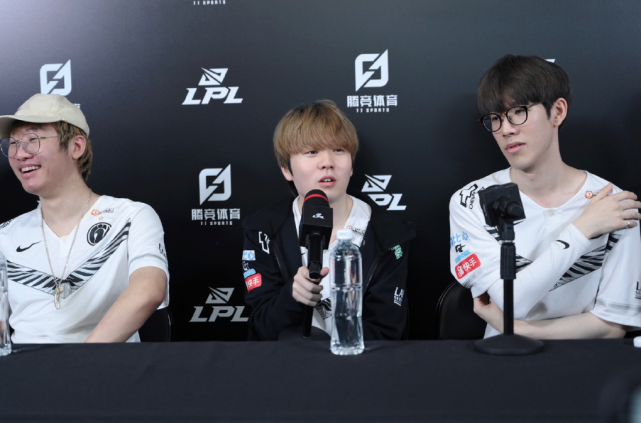 利物浦借助 利物浦借助